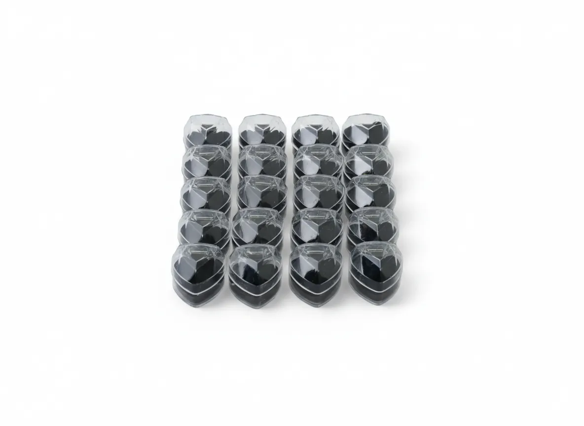 Paquete de 20 cajas compactas para joyería de 4×4×3,3 cm, diseñadas para anillos y aretes. Cada caja cuenta con soporte interior que asegura una correcta colocación de la pieza. Su formato resistente brinda protección durante exhibición, entrega y almacenamiento, siendo una opción práctica para uso comercial y ventas al por mayor.