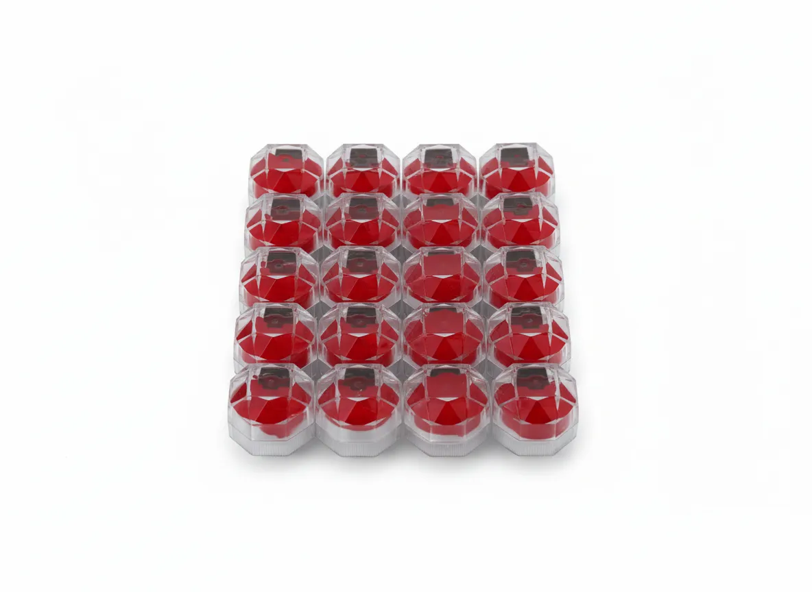 Paquete de 20 cajas de joyería de 3,5×3,5×3,5 cm, del mismo modelo. Ideales para anillos y aretes, con interior de espuma que ayuda a mantener las piezas protegidas y bien organizadas. Su formato compacto ofrece una presentación uniforme y funcional, adecuada para uso comercial, entrega y almacenamiento.