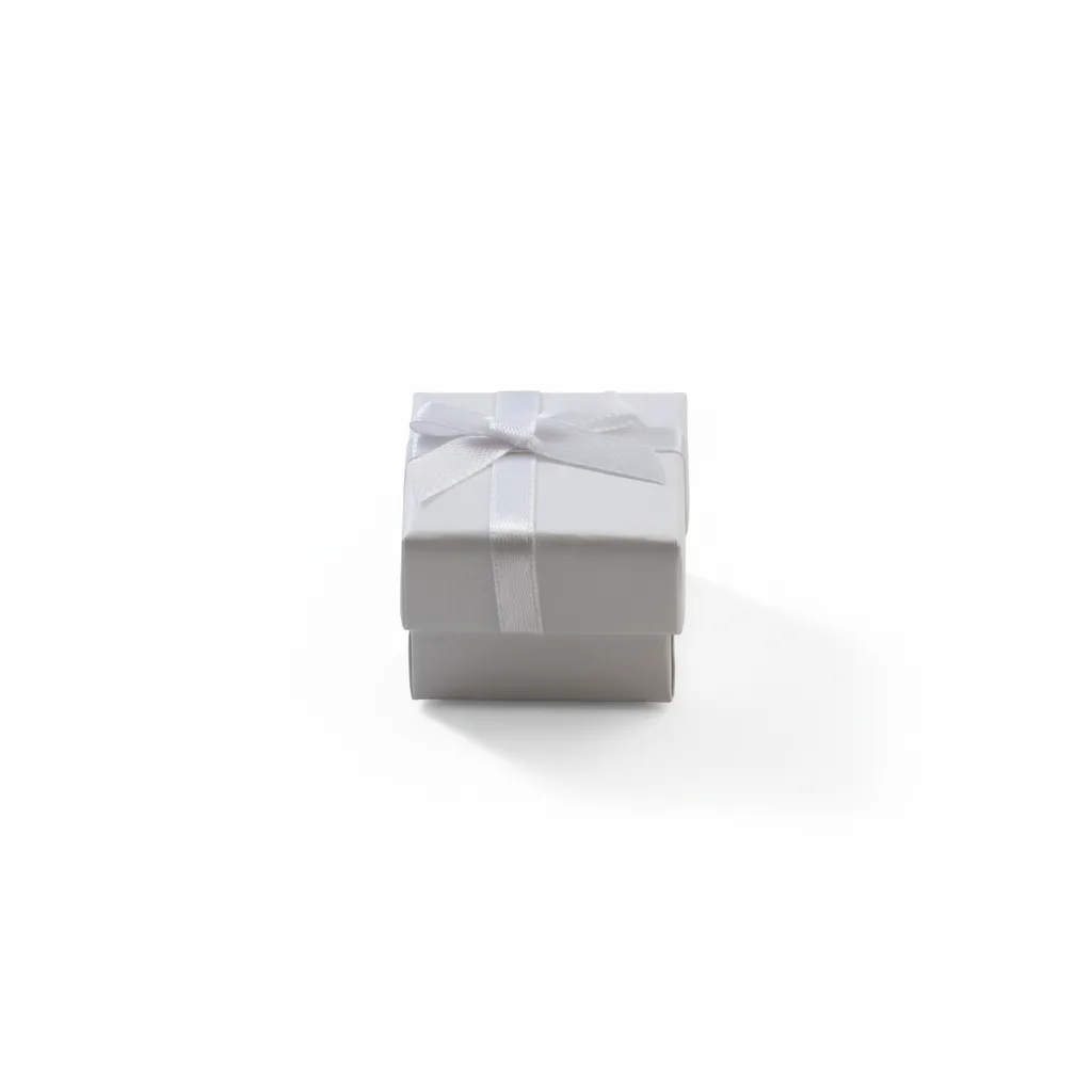 Caja de joyería de 4 x 4 cm ideal para anillos y aretes pequeños. Presentación elegante, resistente y lista para venta o regalo.