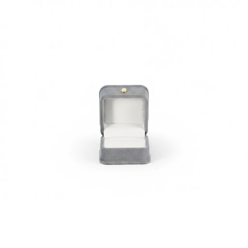 Empaque de presentación de 6 × 6 × 5,5 cm, con estética suave y elegante. Ideal para marcas que buscan una imagen delicada, limpia y sofisticada para sus joyas.