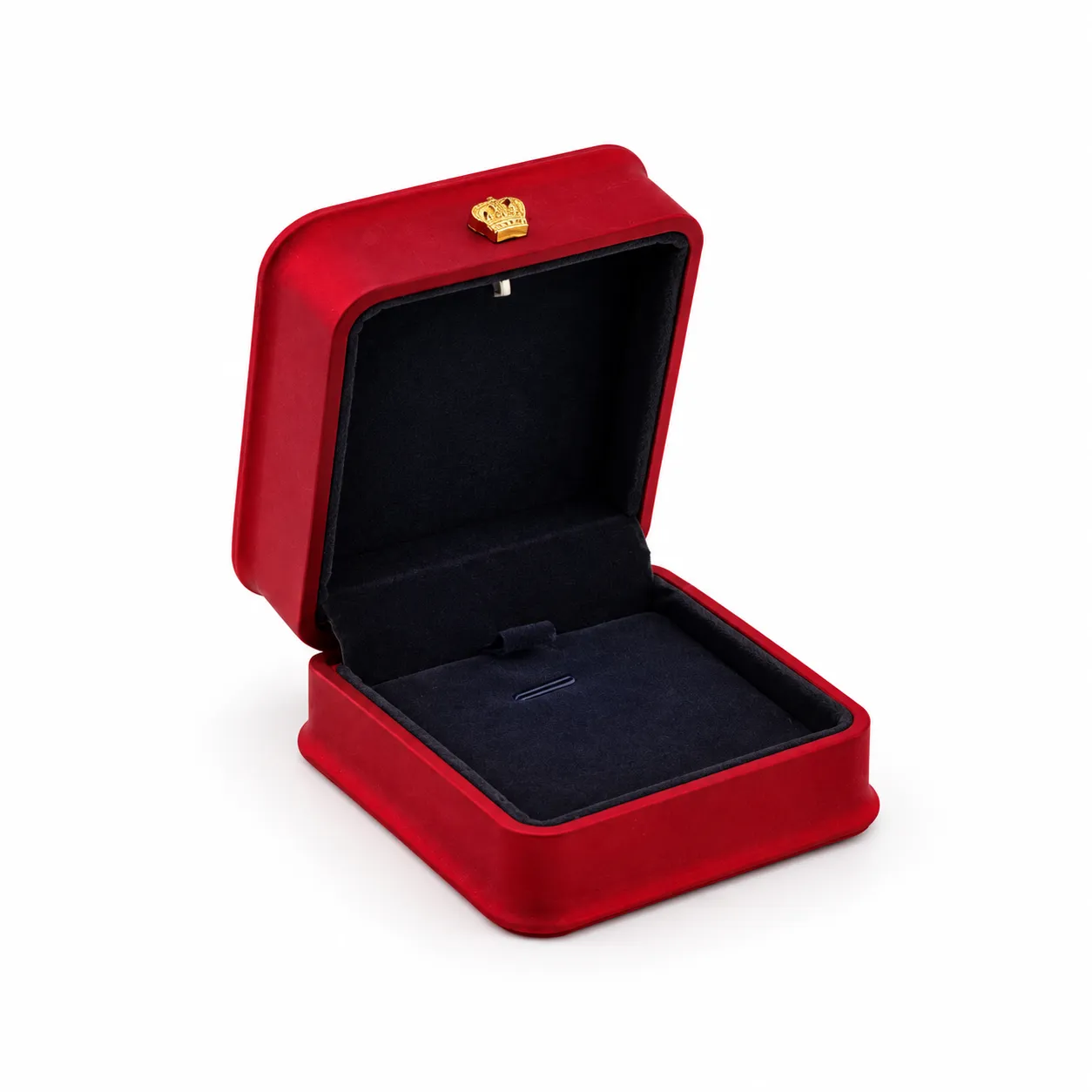 Empaque rígido Cujadrado de 7 × 8 × 3,5 cm en color rojo, con tapa abatible, interior acolchado y luz integrada. La iluminación se activa al abrirlo para destacar la pieza y crear una presentación de alto impacto.