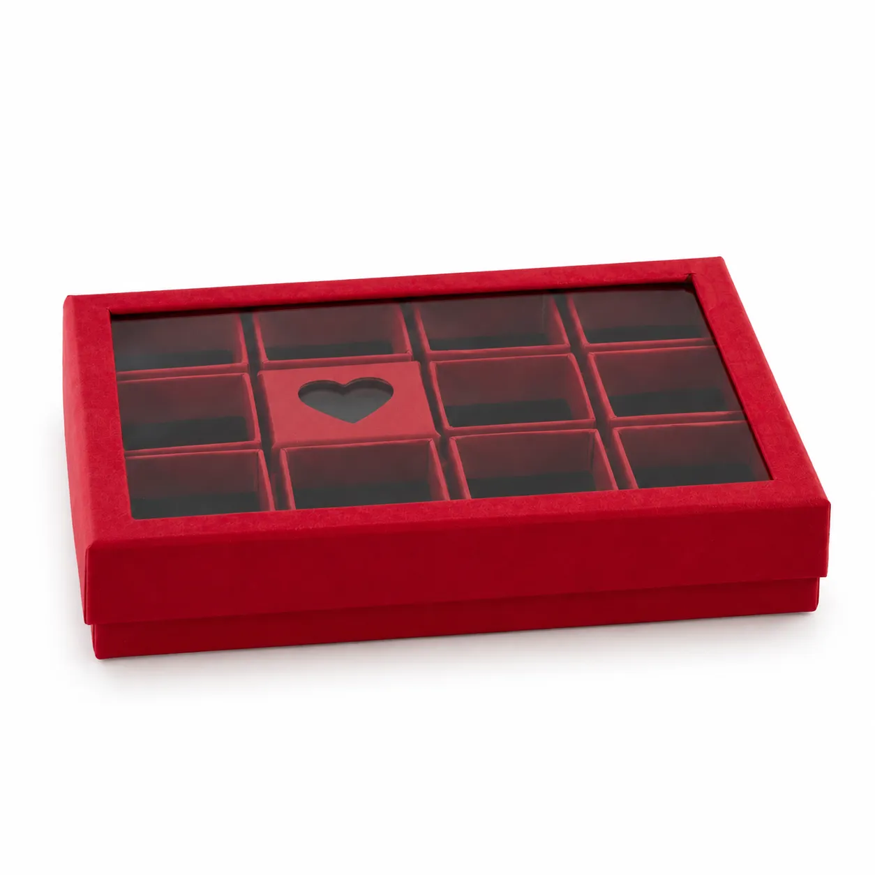 Set exhibidor rojo de 20 × 15,5 × 3,5 cm, con tapa transparente y 12 empaques individuales para joyería. Cada unidad cuenta con una ventana en forma de corazón e interior negro para resaltar piezas pequeñas. Se entrega con empaque individual en bolsa OPP.