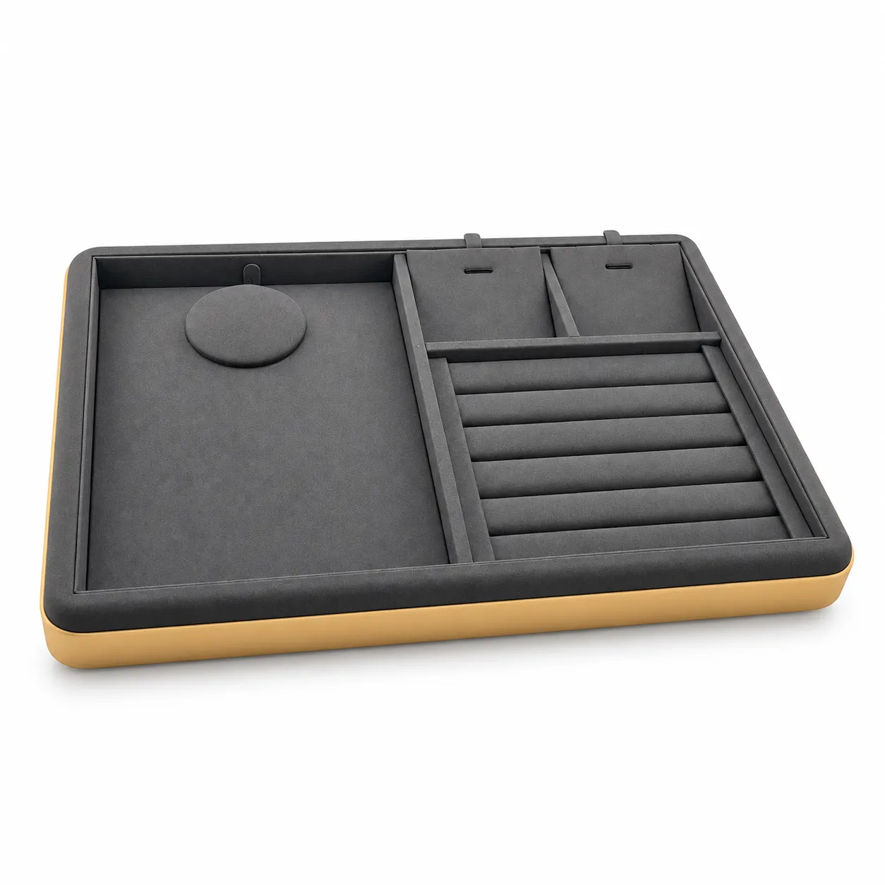 Exhibidor rectangular en color gris ratón con distribución mixta para diferentes tipos de joyería. Sus compartimentos y ranuras permiten separar cadenas, dijes, anillos y piezas pequeñas, creando una exhibición ordenada y de alto contraste.
