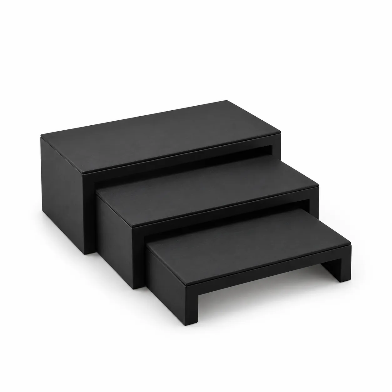 Set de tres empaques rectangulares en color gris ratón, con acabado texturizado y medidas de 10 × 15 cm, 10 × 18 cm y 10 × 20 cm. Su tonalidad neutra aporta contraste y una presentación sobria para piezas de diferentes tamaños. El set se entrega en una sola bolsa OPP.