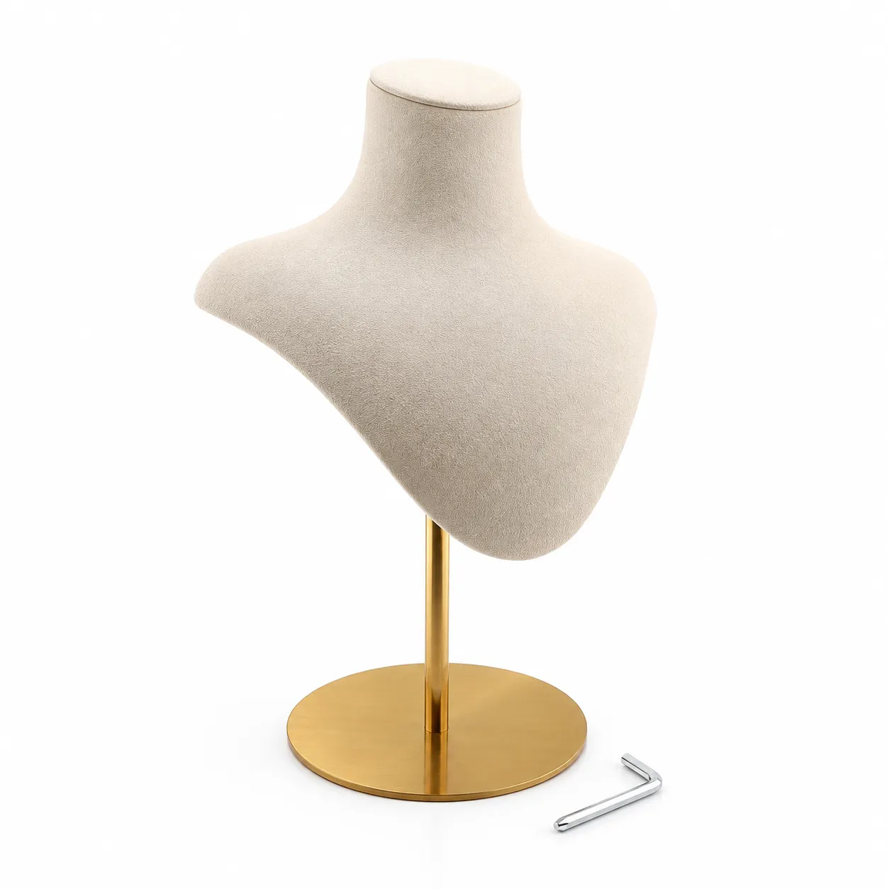 Cuello exhibidor para collares de 15 × 38,5 cm, con superficie clara y soporte metálico dorado. Su diseño elevado permite presentar cadenas, collares y dijes con mayor visibilidad, manteniendo una exhibición elegante y profesional. Se entrega desarmado para facilitar su transporte y almacenamiento.
